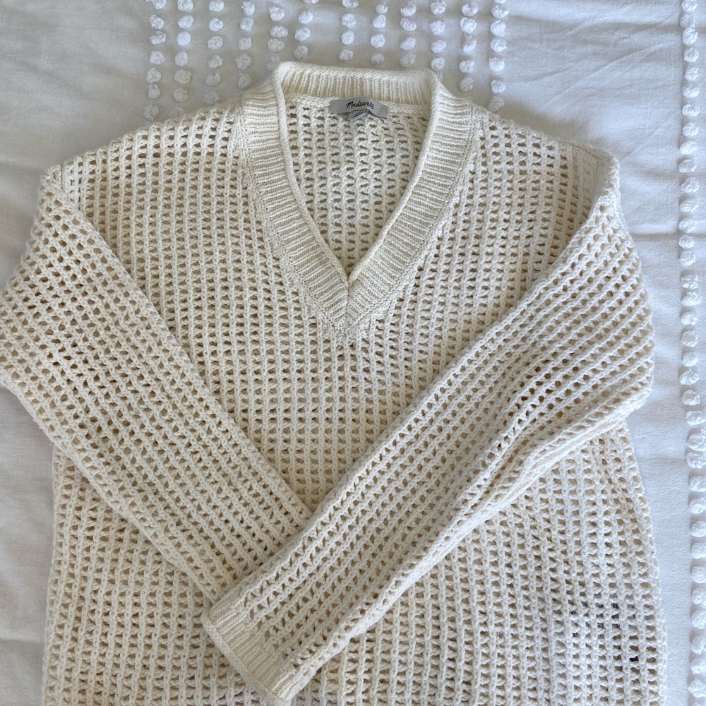 Open-Stitch V-Neck Pullover Sweater size xs